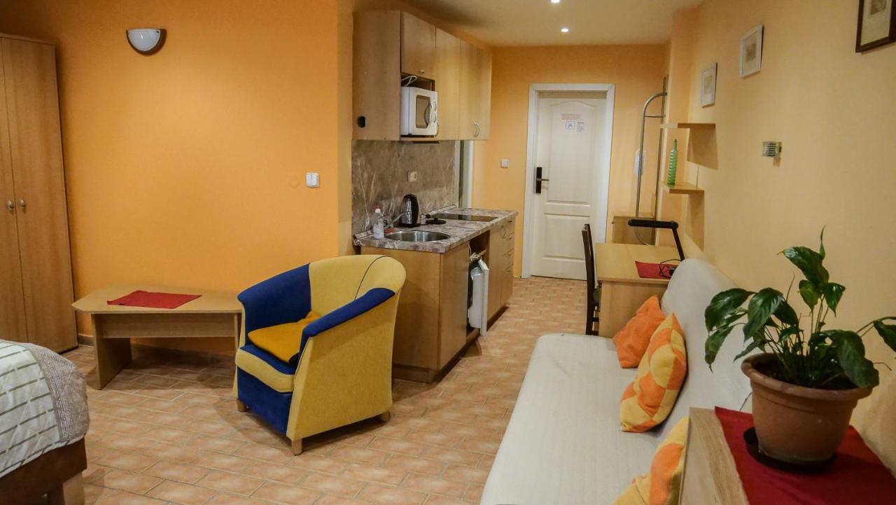 Penzion Na Hradbách Louny Exterior foto